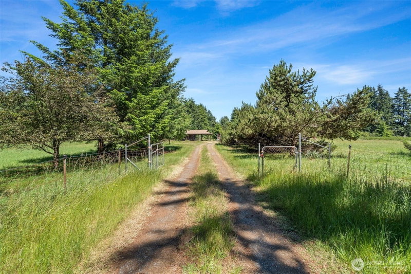 17002 Weaver Lane SW photo 38