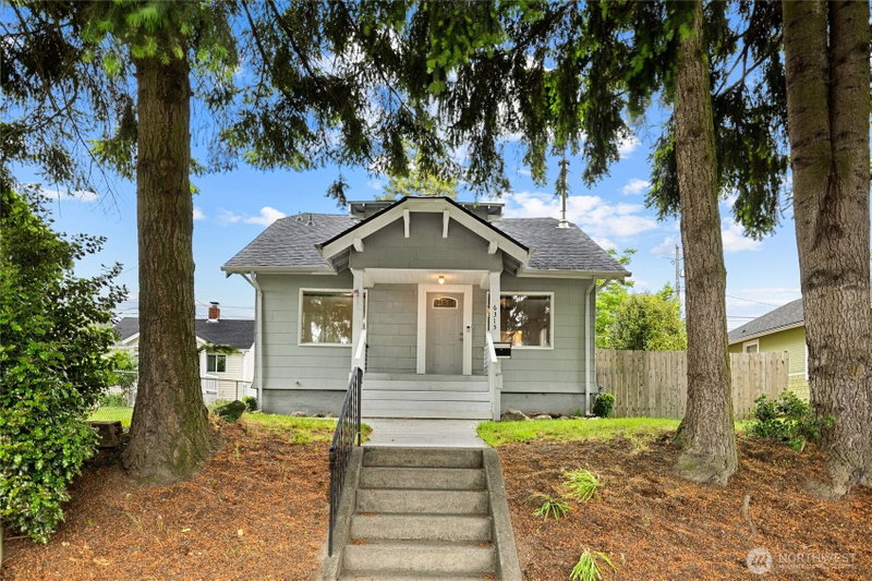 6315 Yakima Avenue photo 1