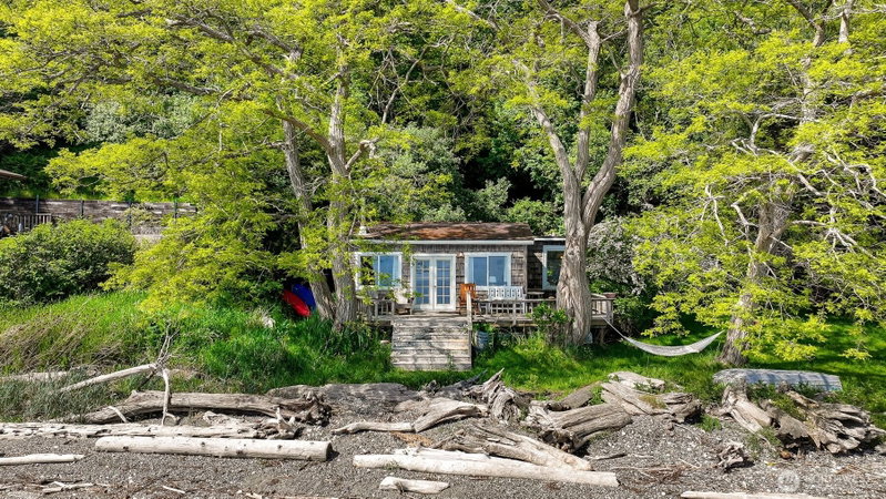 1865 Seacrest Drive photo 2