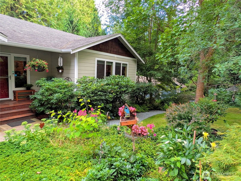 740 Sumerset Way photo 2