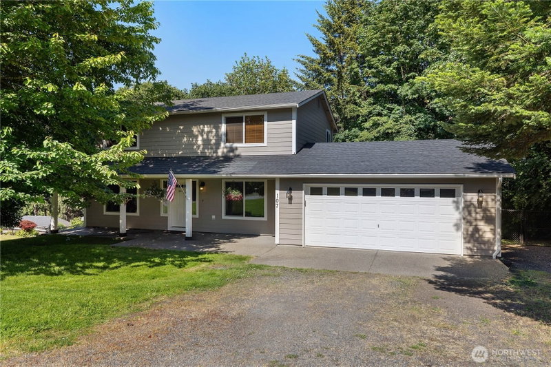 107 N Green Street photo 1