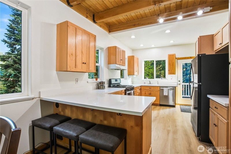 330 Keechelus Drive photo 2