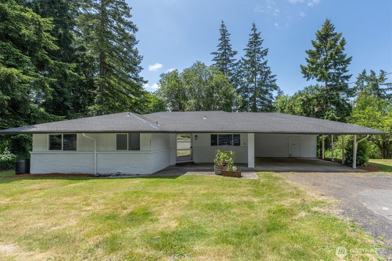 121 Lowrane Drive photo 2
