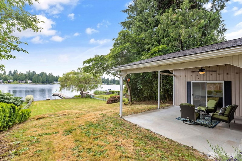 31089 E Lake Morton Drive SE photo 2