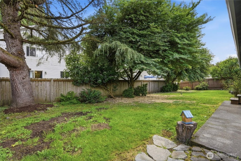 1908 Hawthorne Court photo 36