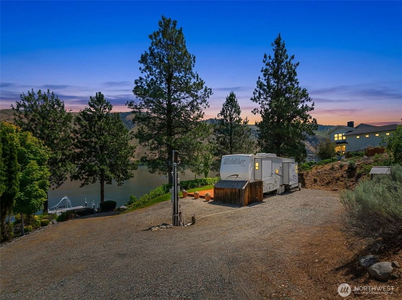 15055 N Lakeshore Drive photo 2