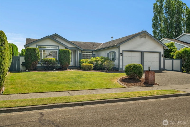 3050 Chelsea Lane photo 2