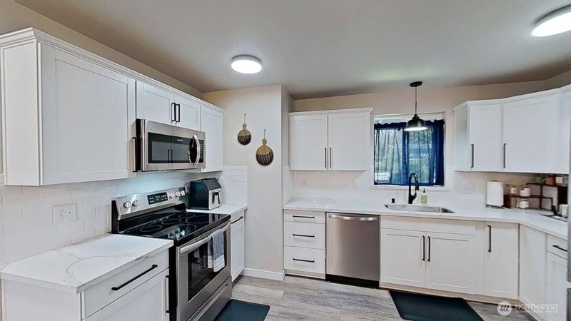 361 NE Barbara Boulevard photo 2