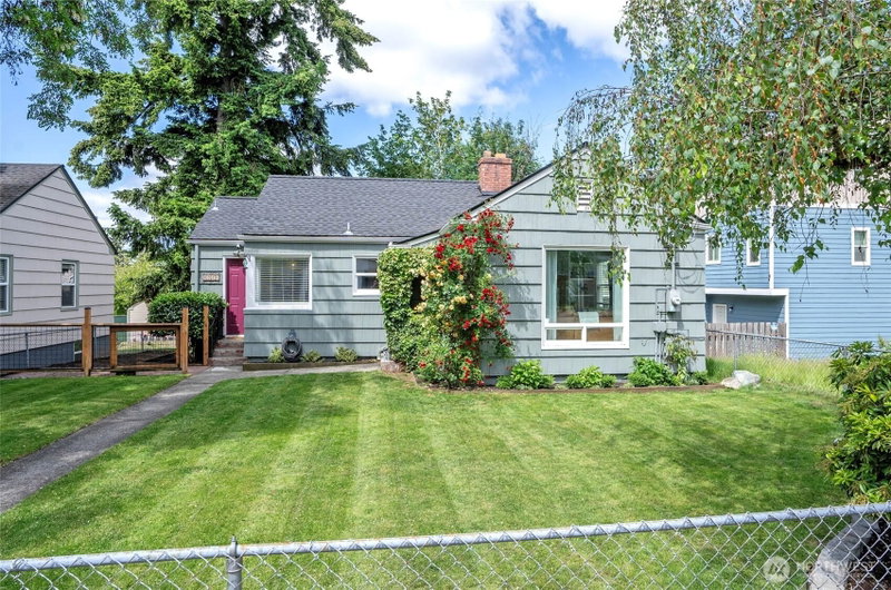 8026 S Bell Street photo 2