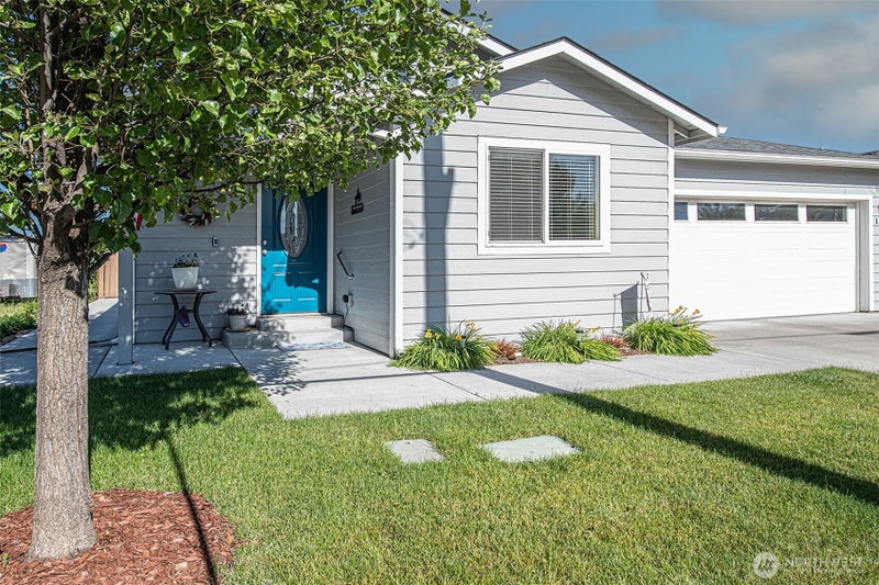 153 Laurel Street photo 2