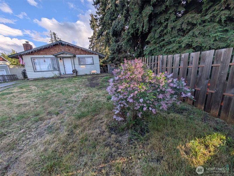 616 E Lauridsen Boulevard photo 35