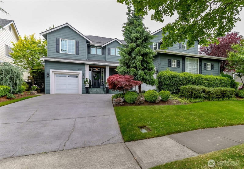 1847 Pointe Woodworth Drive NE photo 2