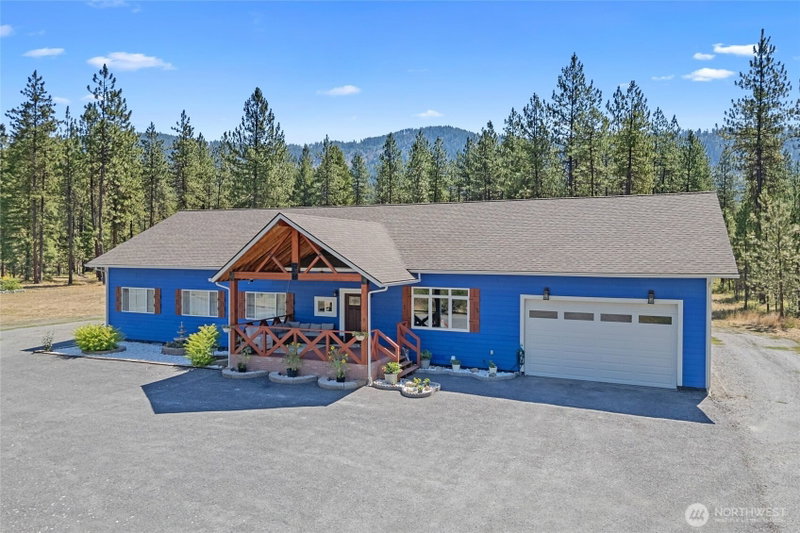 1196 Sunrise Way photo 2