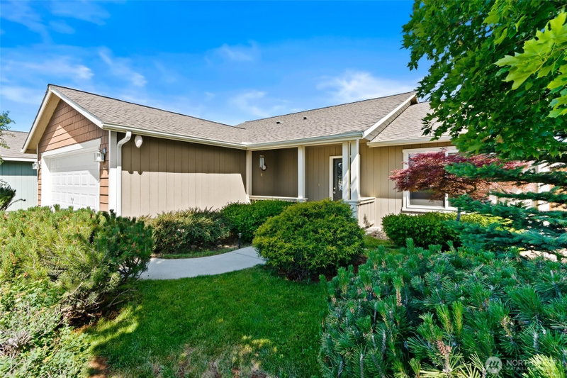 403 E Kristen Avenue photo 2