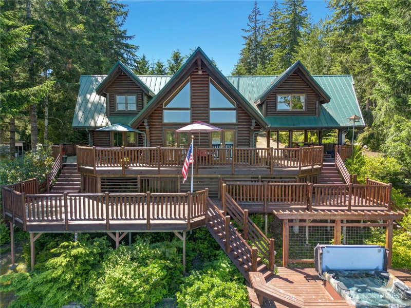 4744 Panther Lake Road W photo 2