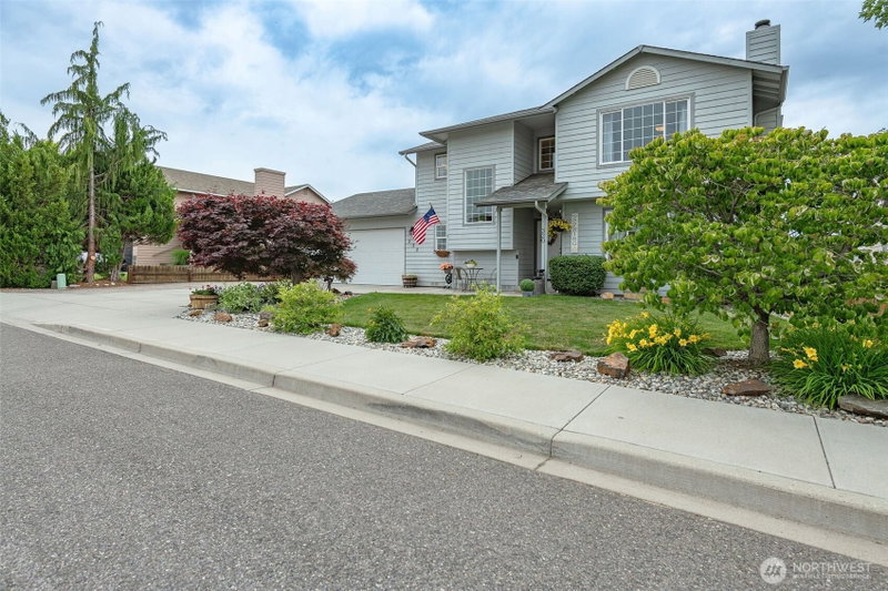 320 Manowar Lane photo 2