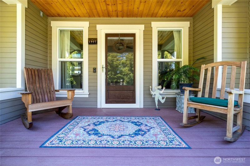 1146 Hobson Street photo 2