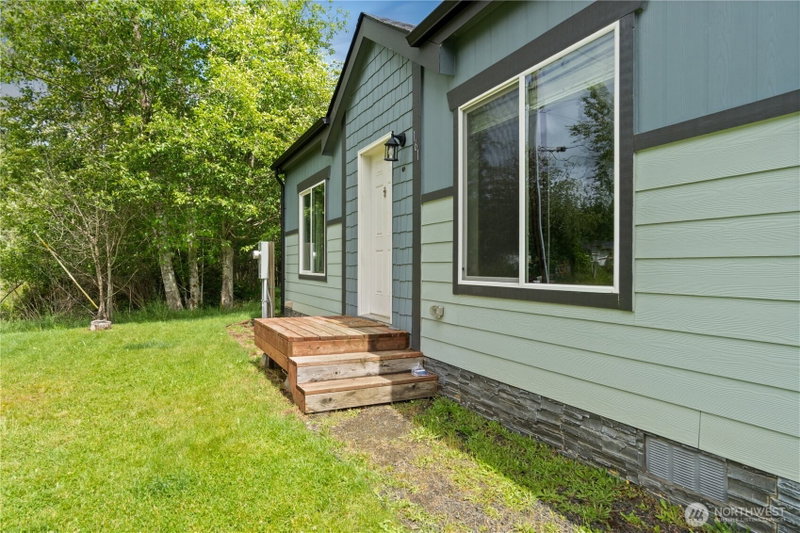 161 E Skookum Drive photo 2