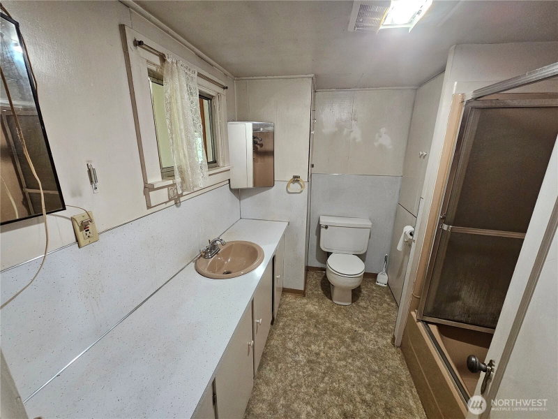 170 Bloedel Boulevard W photo 2