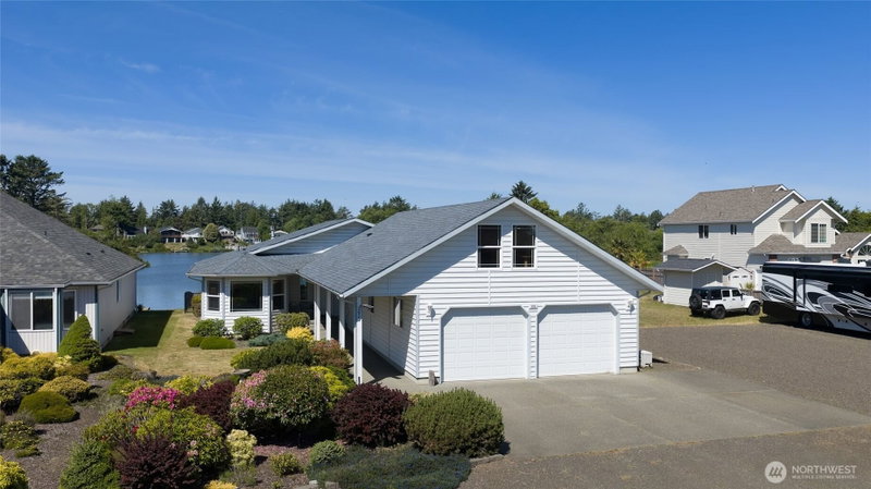 595 Blue Wing Loop SE photo 1