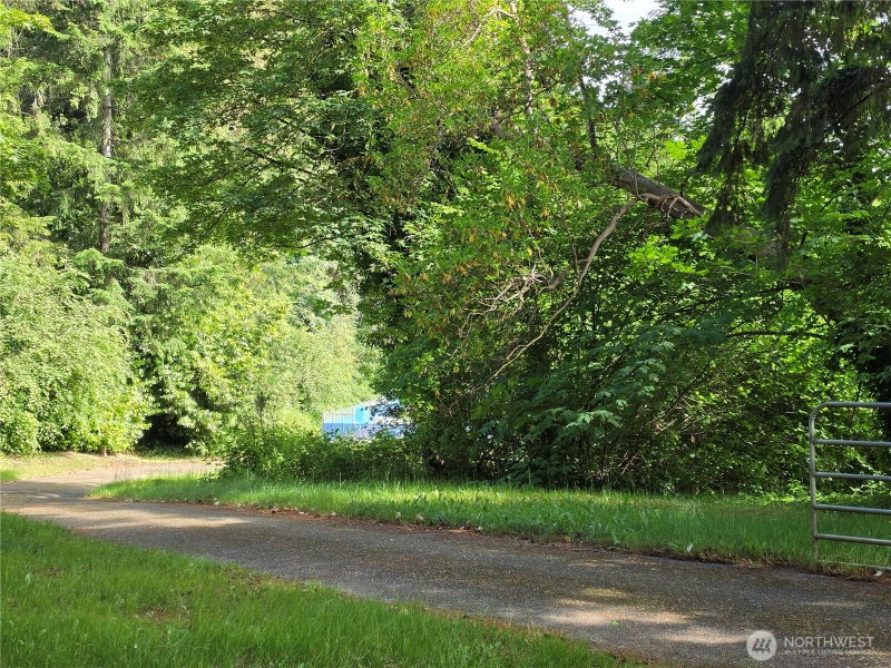 140 NE Matthew Drive photo 7