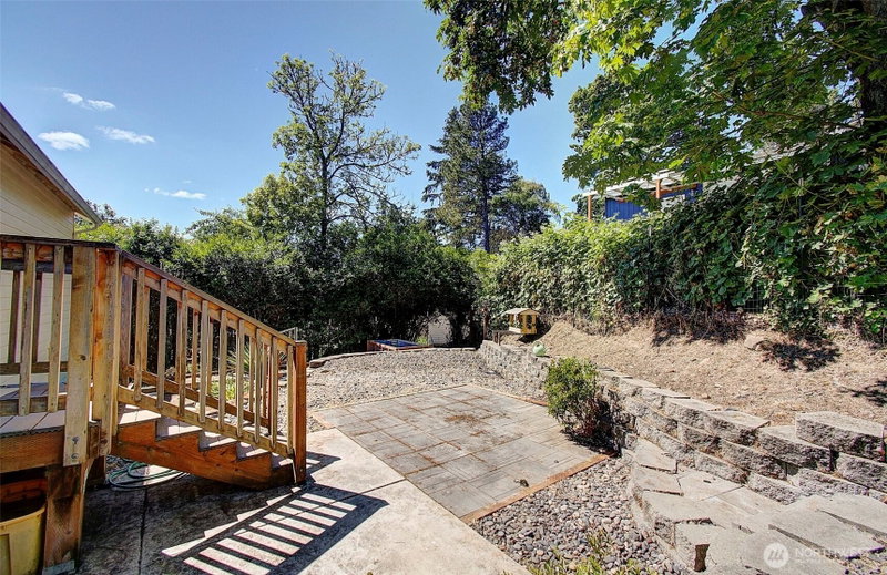 460 Ivy Street photo 28