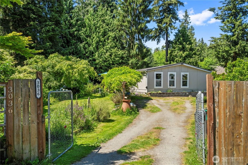 3036 Emerald Crescent Court photo 1