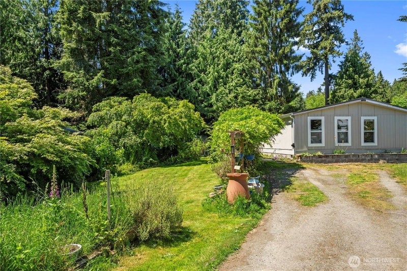 3036 Emerald Crescent Court photo 2