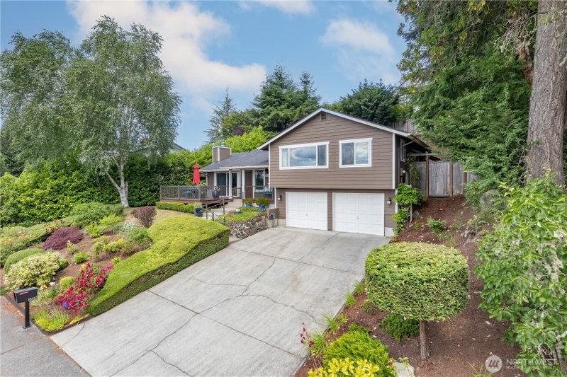18412 11th Avenue NE photo 1