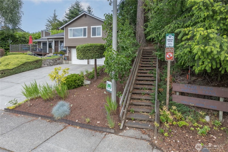 18412 11th Avenue NE photo 2