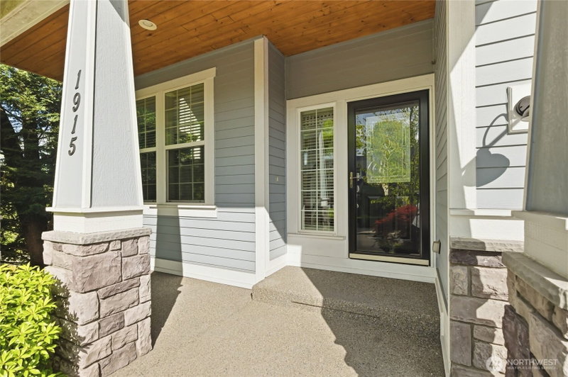 1915 10th Street Pl SW photo 2