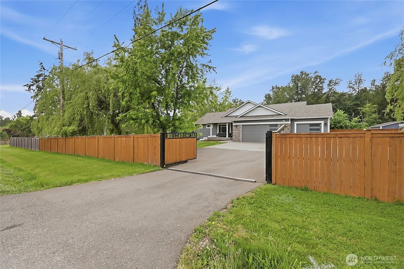 6624 123 Avenue NE photo 40