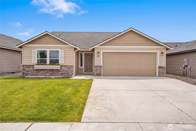 1011 W Aspen Road photo 1