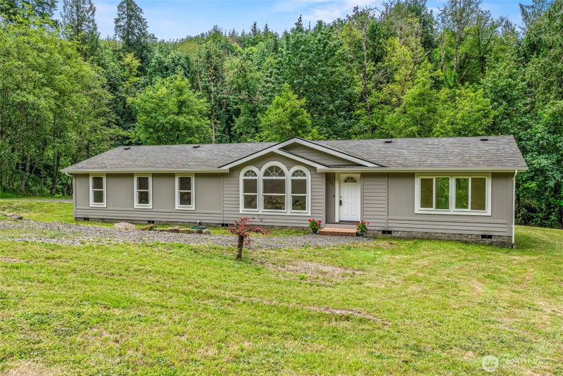 221 Parker Pl photo 2