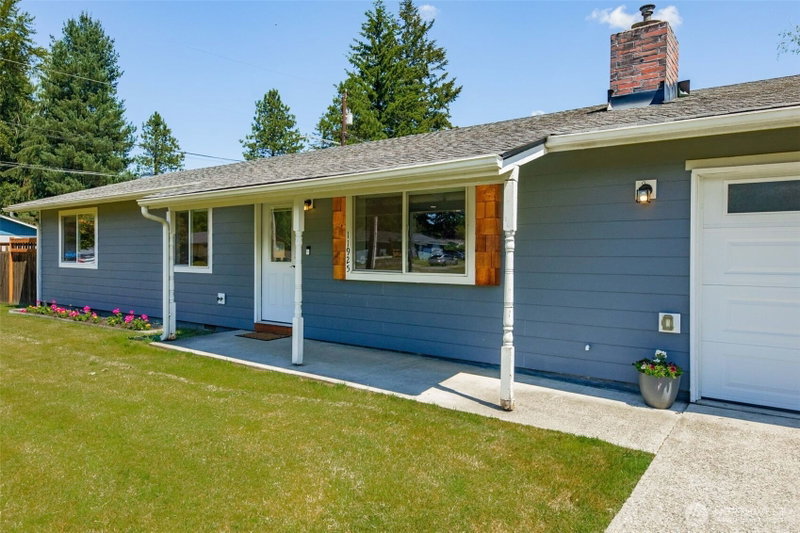 11925 36th Drive NE photo 2