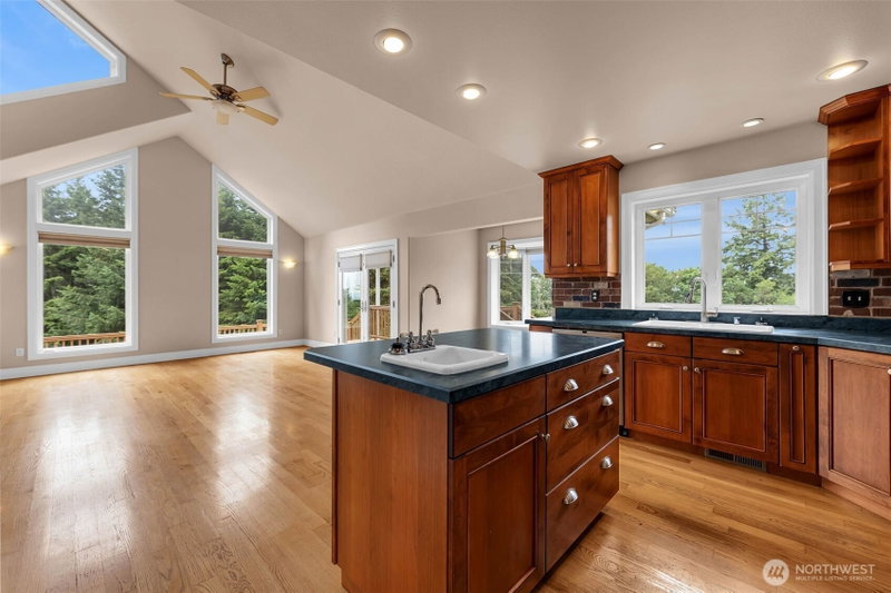 166 Riverscape Road photo 2