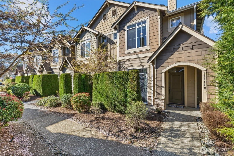 13914 N Pointe Circle #E photo 1