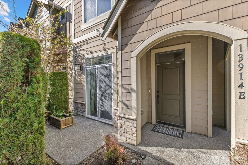 13914 N Pointe Circle #E photo 2
