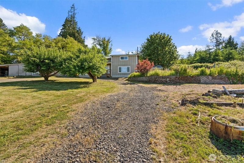 1649 Pleasant Valley Road photo 2