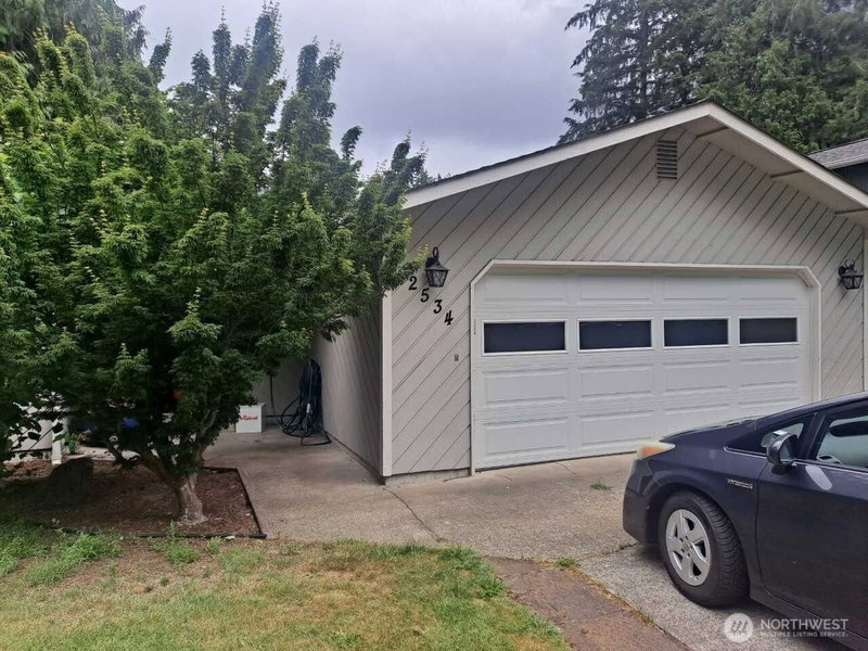 2534 17th Avenue NW photo 2