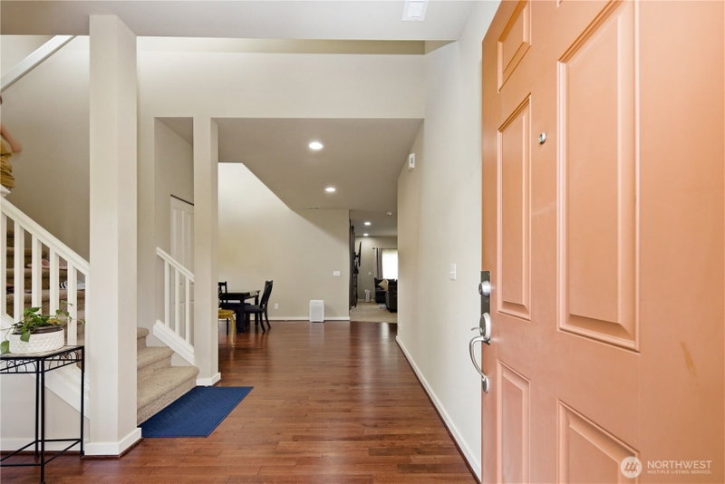 6404 Stuart Place SE photo 2