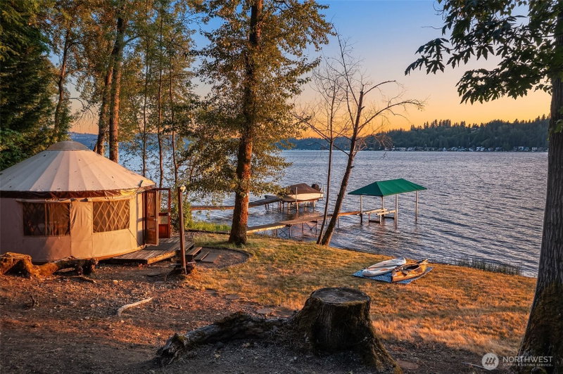 23 YURT E Lake Sammamish Parkway NE photo 2