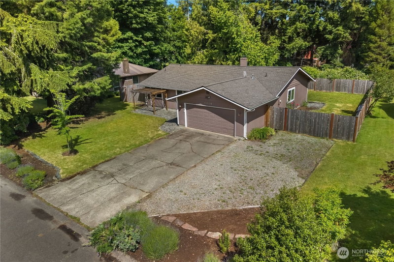 4018 MacAdam Court SE photo 2