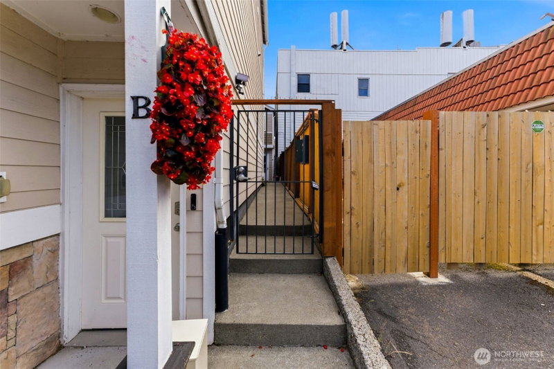 2611 6th Avenue #A photo 2