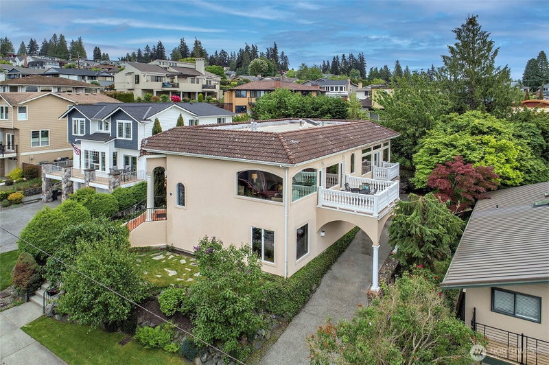 750 Maple Street photo 2