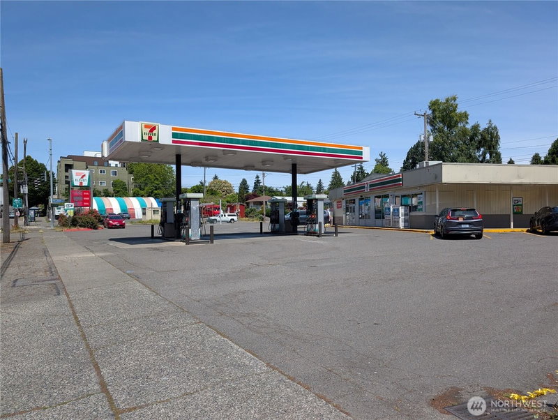 9200 35th Avenue SW photo 1