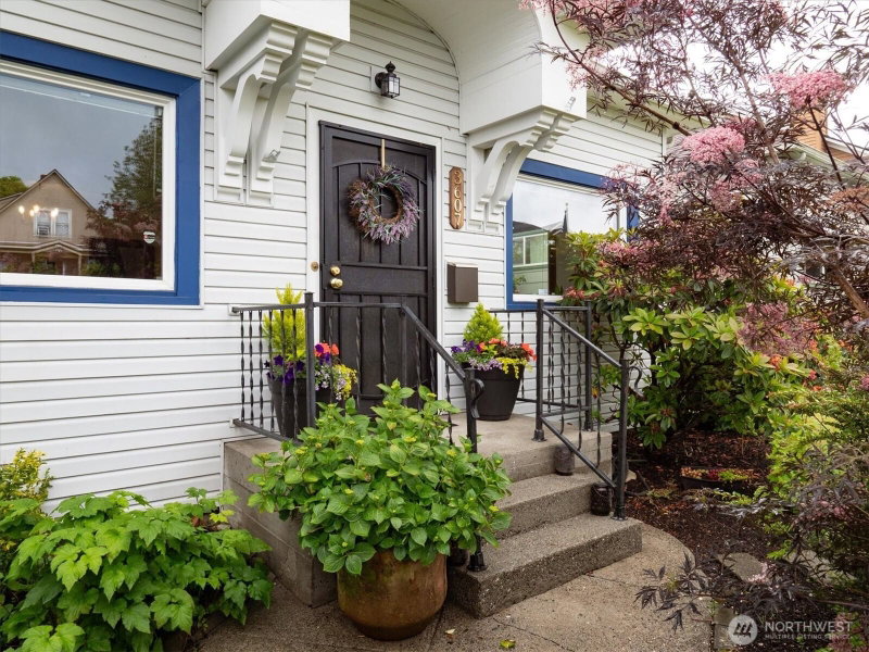 3607 Hoyt Avenue photo 2