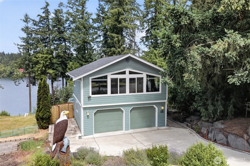 21937 Promontory Court SE photo 1