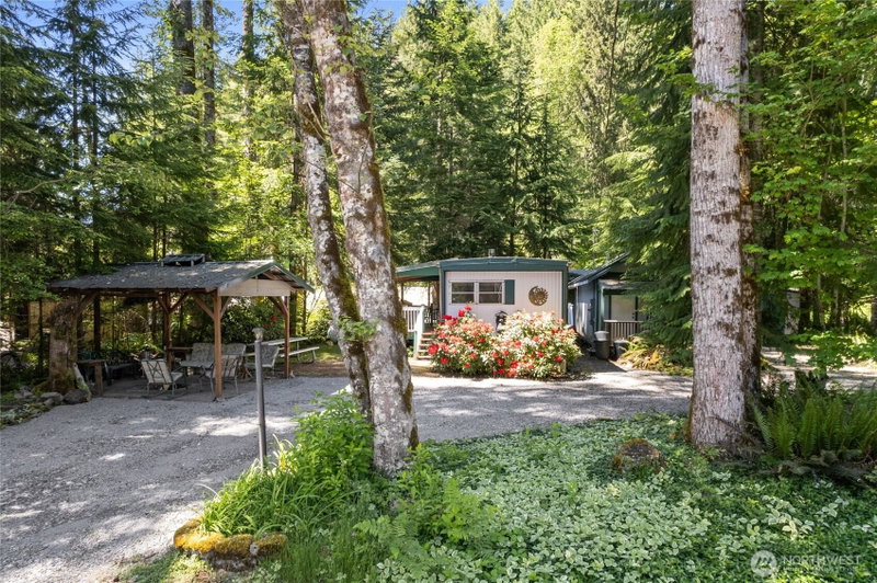 146 Paradise Drive photo 1