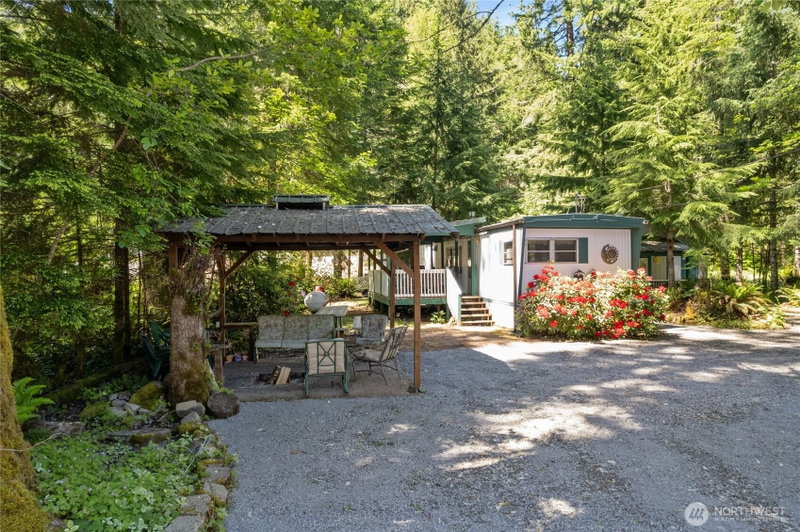146 Paradise Drive photo 2